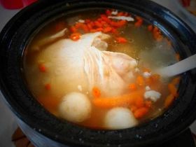 砂锅版清炖鸡汤的简易做法_怎么做好喝又健康