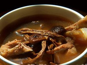 茶树菇煲鸡汤的美味做法_茶树菇煲鸡汤如何做才鲜香