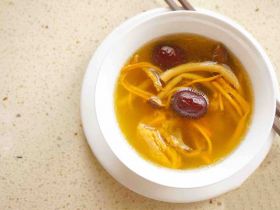 茶树菇炖鸡汤的做法_菌菇的鲜香你永远不懂