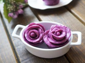 紫薯玫瑰花馒头的简单做法_诱人好吃香气迷人