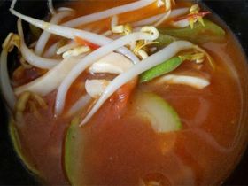 吃不腻的西红柿绿豆芽汤做法_ 清鲜可口味道鲜美