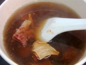 中华传统当归牛肉汤的做法_养生滋养的药膳之选