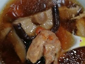 香菇炖鸡汤的做法窍门_教您炖出鲜嫩的鸡肉