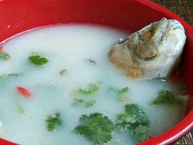 白鲫鱼汤的做法_奶白入味喝起来不腻味的鱼汤