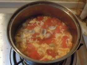 西红柿蘑菇鸡蛋汤的家常做法_零难度快手家常炖汤
