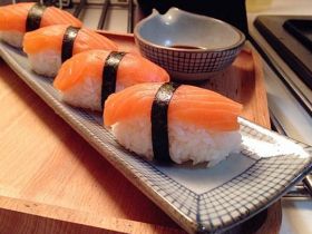 三文鱼寿司的做法和材料_三文鱼寿司怎么做正宗