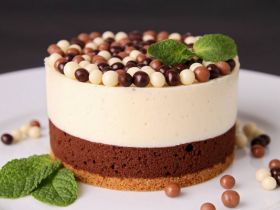 巧克力慕斯蛋糕的制作方法图解_家常巧克力慕斯蛋糕的详细做法