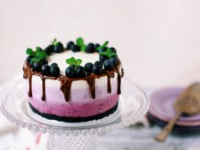 酸酸甜甜蓝莓冻芝士蛋糕的做法_悠悠盛夏莫要不尝一口蓝莓酱