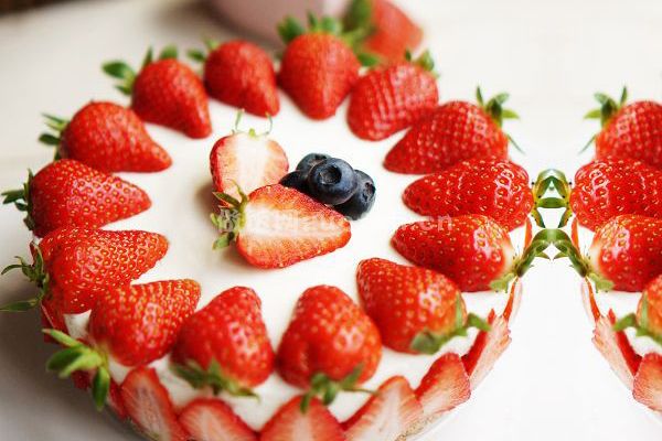 法式顶级8寸草莓慕斯蛋糕的做法