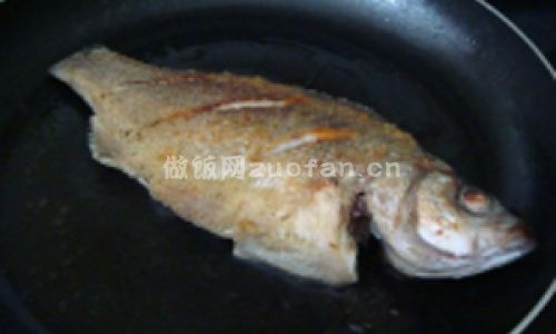 江苏酸笋红烧鱼步骤图2