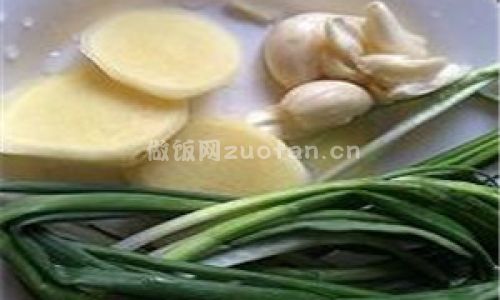 上海毛蟹炒年糕步骤图1