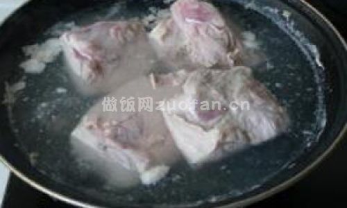 土豆红烧肉步骤图1