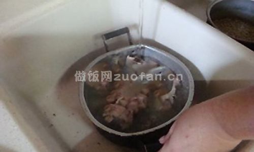 黄豆红烧猪蹄步骤图2