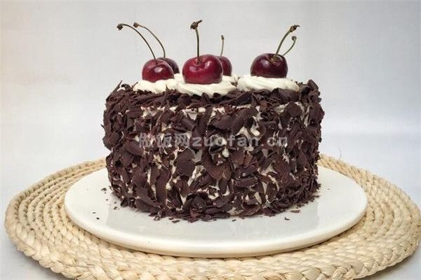 极简版黑森林蛋糕的做法_香甜浓郁欧式经典
