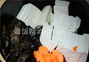 农家砂锅豆腐炖鱼的家常做法_如何做好吃又简