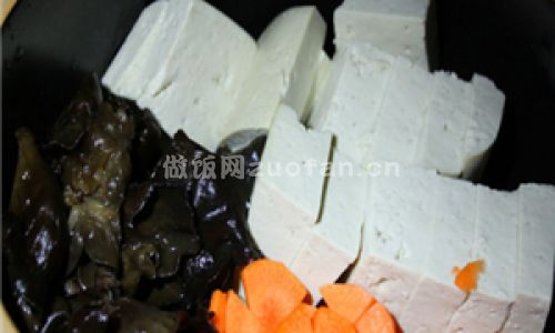 砂锅豆腐炖鱼步骤图3