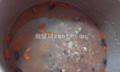 红豆薏米百合粥步骤图6