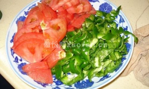 青椒西红柿炒蛋步骤图2