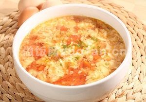 西红柿鸡蛋汤的家常做法_怎么做出好看的西红