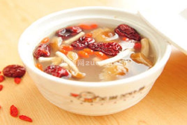 家常茶树菇排骨汤的做法带图_养胃养颜好选择
