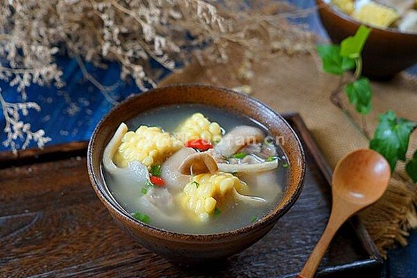 电饭锅版猪蹄玉米汤的做法_怎么做汤汁味浓鲜美