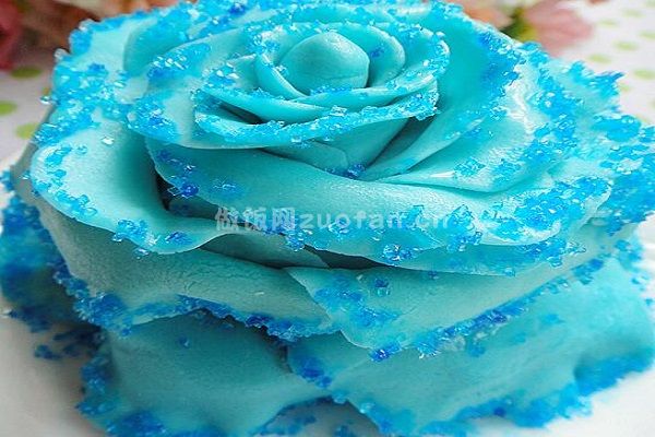 蓝色妖姬翻糖蛋糕的做法_怎么做更好看