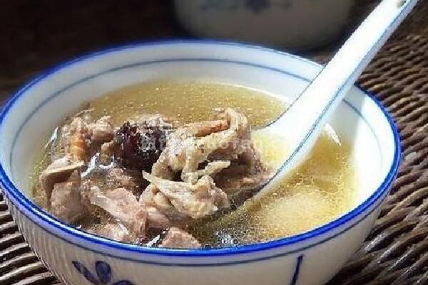 清炖鸽子汤的家庭做法_怎么做汤鲜味美有营养