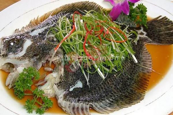 传统名菜清蒸多宝鱼的正宗做法详解