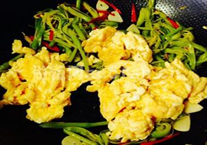 新鲜黄花菜炒鸡蛋的做法详解_怎么做最好吃鲜