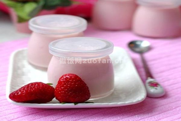 滑滑嫩嫩的草莓布丁的简单做法