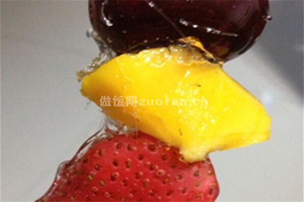 水果糖葫芦的制作方法教程_找回童年的味道