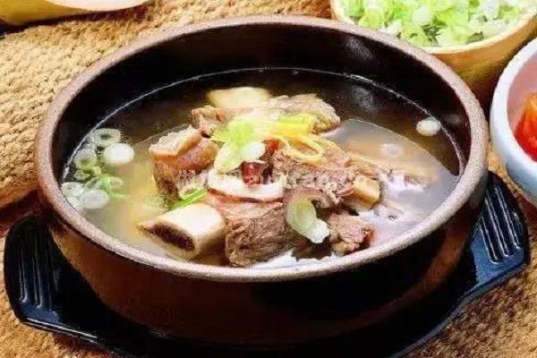 味道鲜美冬季大补的羊肉海参汤的做法__简单易懂的家常做法