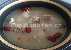 清炖淮山药羊肉汤的做法_冬季最佳健脾养胃御