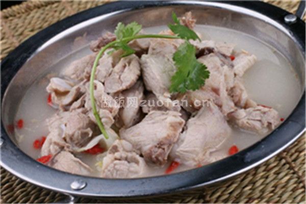 正宗羊肉汤锅的家常做法_冬季滋补营养佳品