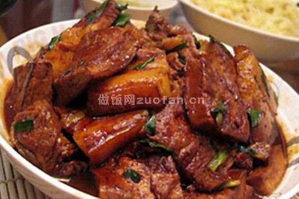 家常红烧肉炖豆腐的做法_春节必备硬菜