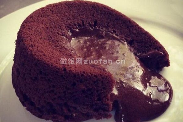香醇熔岩巧克力蛋糕的做法_感受爆浆的美味