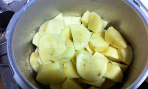 土豆蘑菇奶油浓汤步骤图2