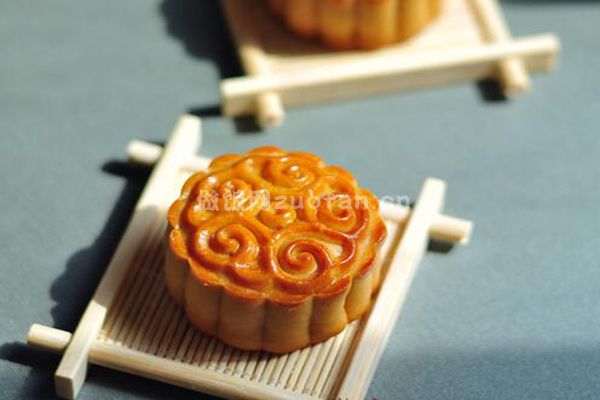 传统广式莲蓉月饼的做法配方_满足你的味觉