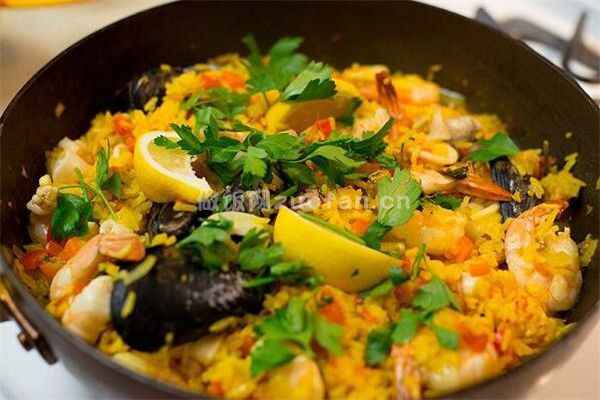 西班牙海鲜饭的做法_颜色绚丽营养丰富
