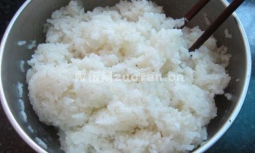 芝麻糯米饭团步骤图1