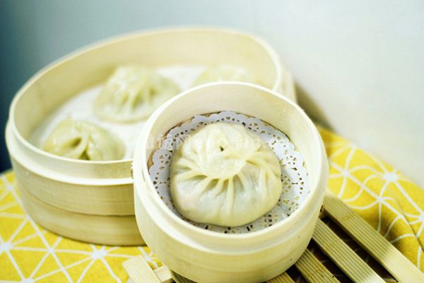 中华名小吃牛肉灌汤包的做法_鲜美可口久吃不腻