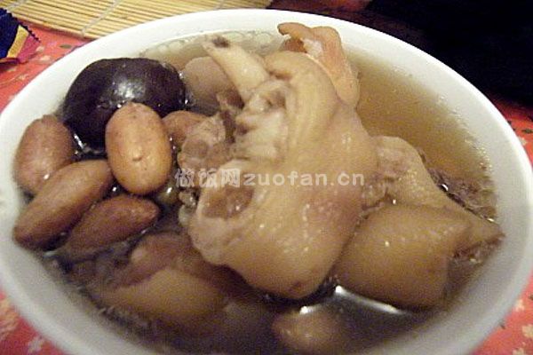 红枣花生猪蹄汤的做法及步骤_食材简单容易做