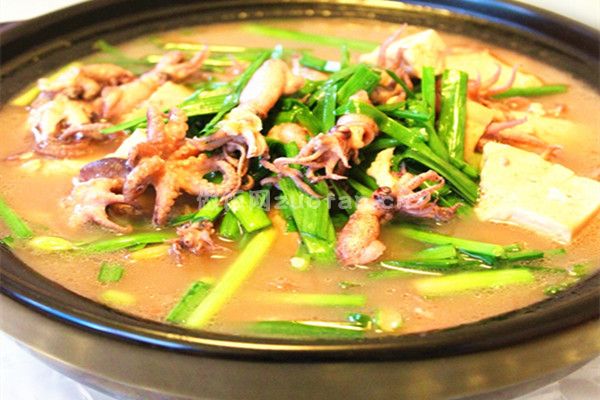 乌贼豆腐海鲜汤的做法_一道味道鲜又养颜的美容汤