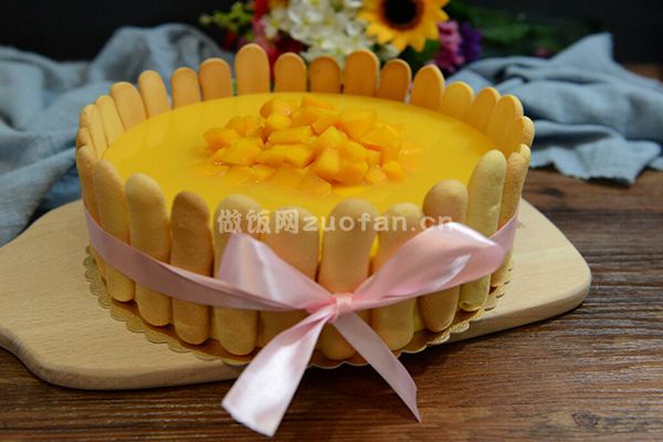 金黄靓丽的芒果慕斯蛋糕做法_一抹甜蜜一抹清香