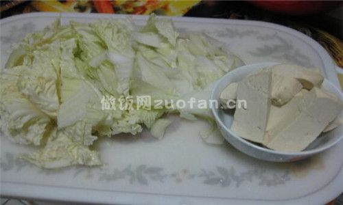 砂锅白菜炖豆腐步骤图1