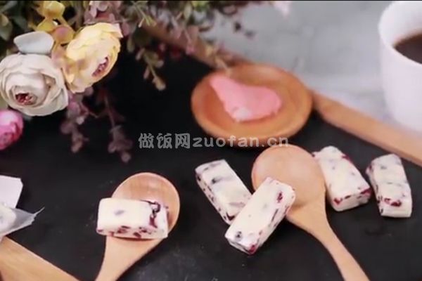台湾蔓越莓牛轧糖的做法及步骤_甜而不腻老少皆宜