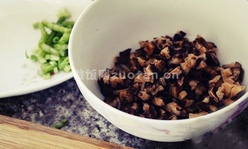砂锅酿豆腐步骤图1
