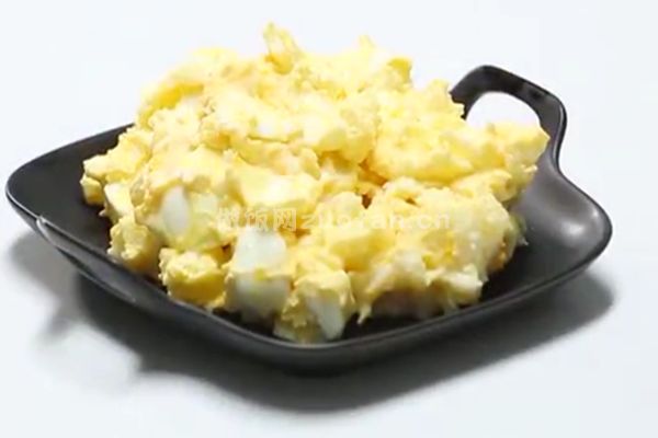 鸡蛋土豆沙拉的凉拌做法_口味清淡营养丰富