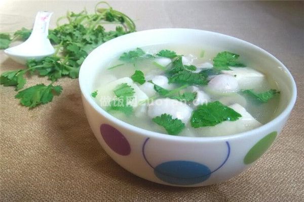 家常蘑菇豆腐蔬菜汤的做法_营养美味汤鲜亮