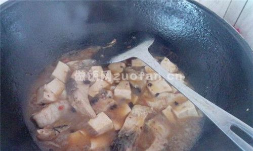 红烧鱼块炖豆腐步骤图5